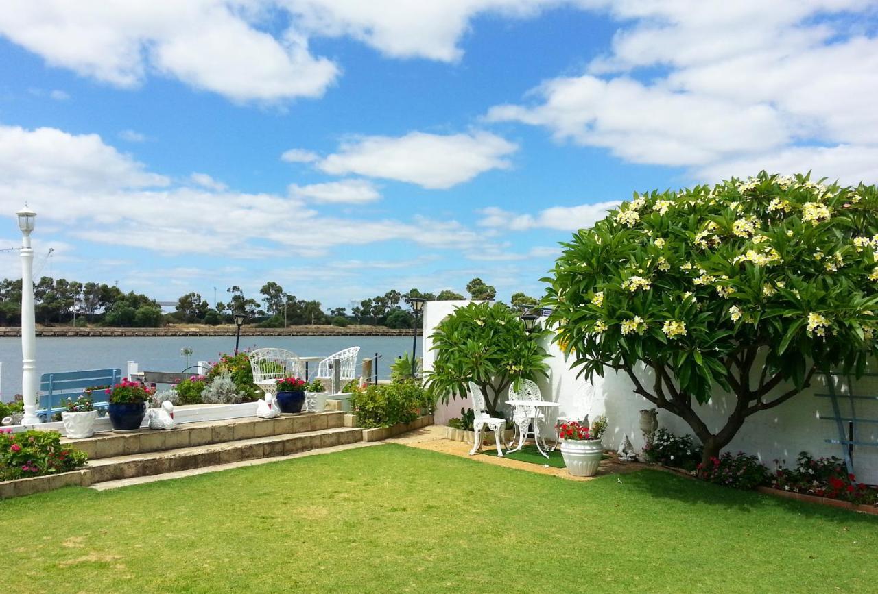Boathouse Bunbury Bed & Breakfast Exterior photo